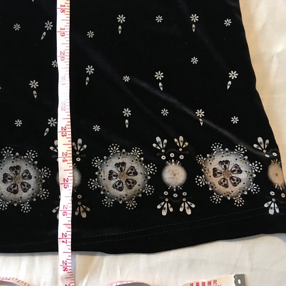 Velvet tank with embellishments - Picture 3 of 9